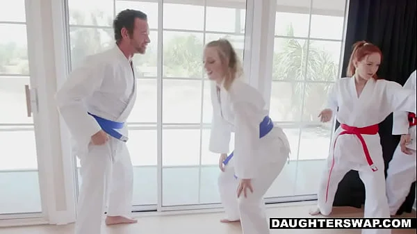 Belle fille avec un bon cul et des seins