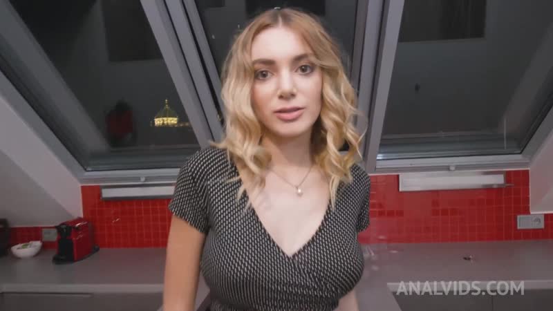 Paola hard riceve un pugno anale da Sara Bell e inculata da Chris Diamonds Monster