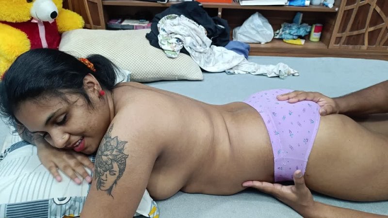 Vaishnavy und Sharun Raj heißer romantischer Sex im Schlafzimmer, Mallu-Paar heiße Romanze mit Sex, indische Bhabhi heißer Sex mit einem Freund
